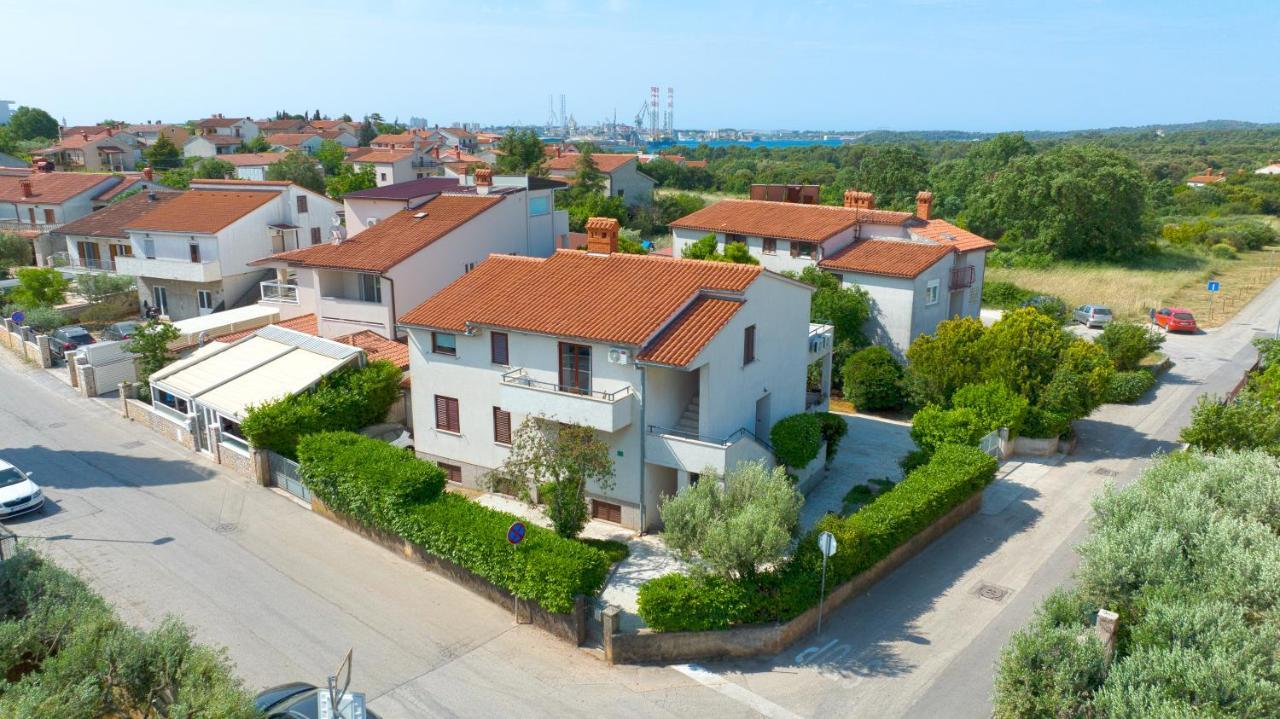 Apartments E&M Pula Exterior foto
